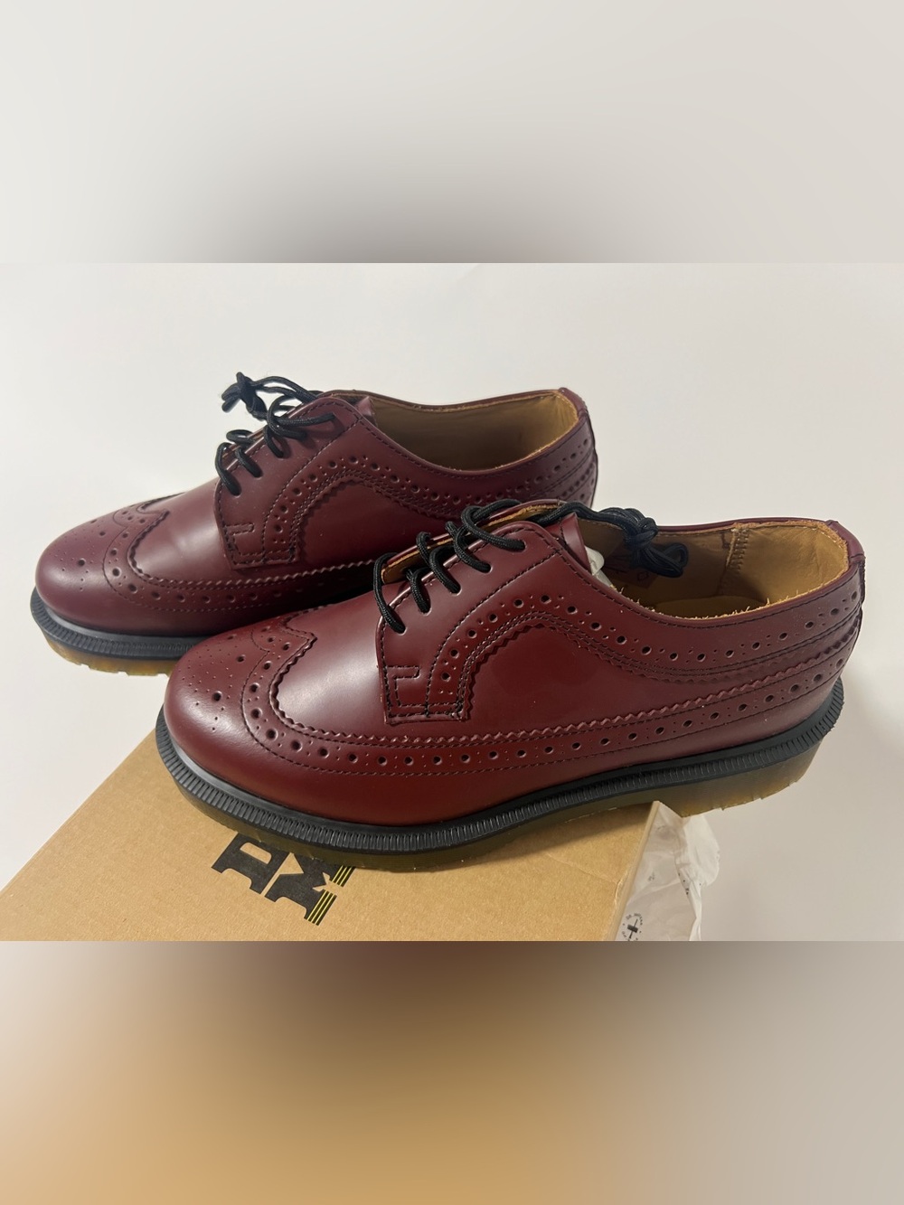 Dr. Martens Women’s 3989 SMOOTH LEATHER BROGUE SHOES